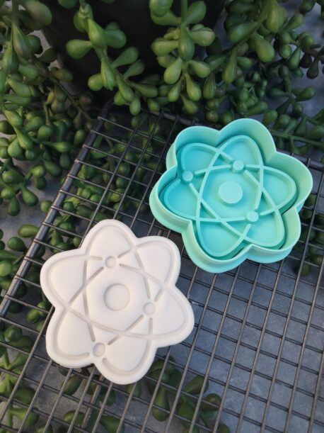 Atom Cookie Cutter and Fondant Embosser Atoms / Science