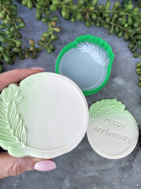 Round Plaque with Leaf Cookie Cutter and Raised Detail Embosser Stamp