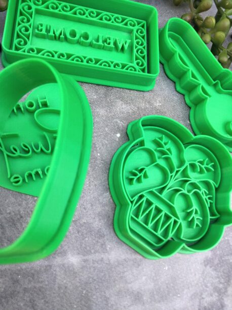 House Warming Cookie Cutter & Fondant Stamp Embosser Set of 4, Key, Welcome Mat, House Plant, Home Sweet Home, Housewarming Biscuits, Realtor / Real estate agent Gift Set of 4 includes: House Plant in Pot Cookie Cutter and Fondant Stamp Embosser is 7.7cm wide x 7.7 cm high House Key Cookie Cutter and Fondant Stamp Embosser is 10cm wide x 5cm high Welcome Mat Cookie Cutter and Fondant Stamp Embosser is 9cm wide x 5.2cm high Home Sweet Home heart Cookie Cutter and Fondant Stamp Embosser is 7.8 cm wide x 6.6cm high Depth of Cutters is 15mm The colour of the cutters may differ from pictures