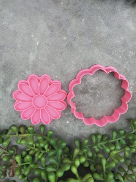 Daisy Cookie Cutter and Fondant Embosser Stamp Set - Twelve Petal Flower
