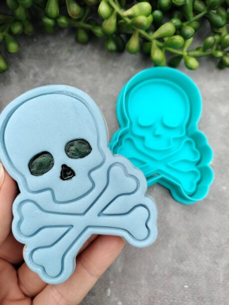 Scull and Crossbones Fondant Cookie Stamp and Cookie Cutter